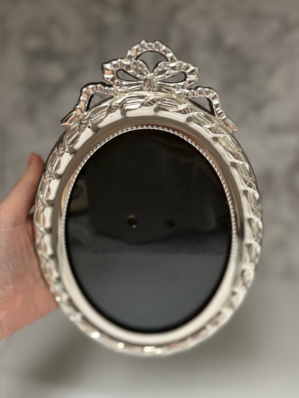 Vintage Silver Oval Picture Frame with Bow and Ribbon Detail